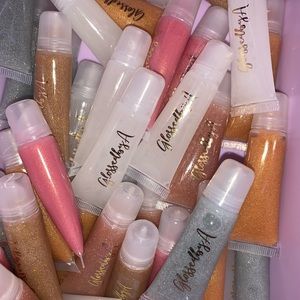 @Glossedbya on Instagram !
